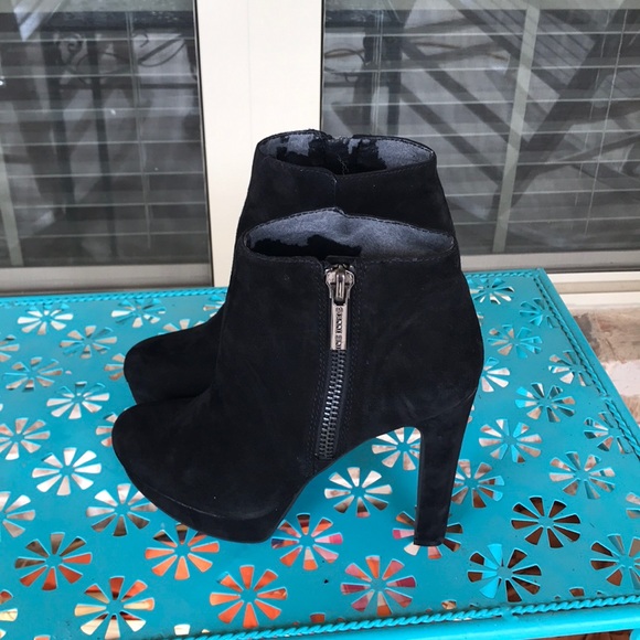 Gianni Bini Black Heeled Suede Booties 